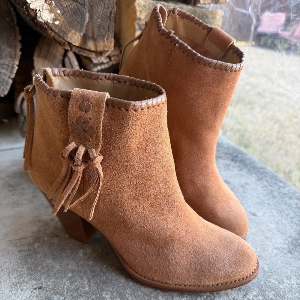 Jack Rogers Greer Oak Tan Genuine Suede Ankle Booties w/tassel detail Sz-8.5. L